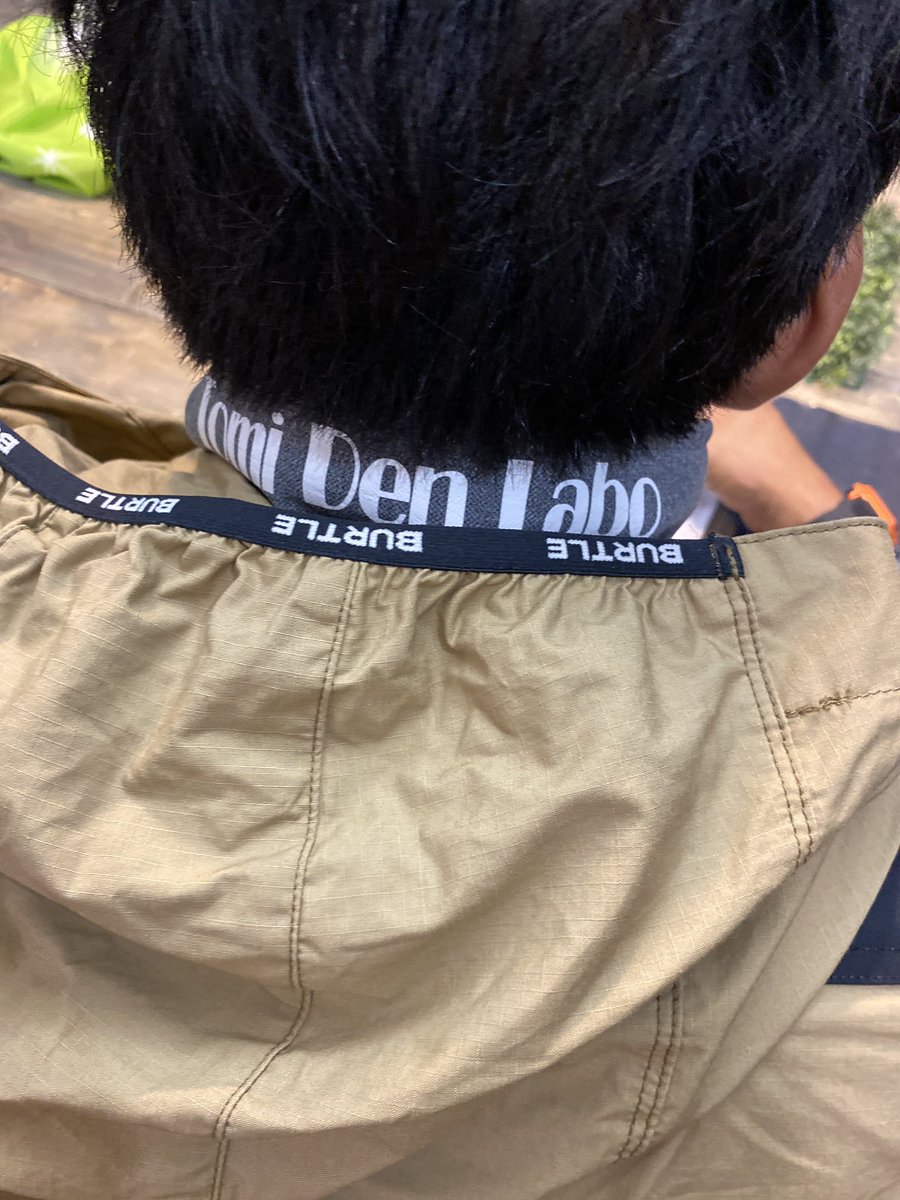 mi54923450's tweet photo. 「BURTLEとTomi Den Labo、良い感じに撮って」と言われて仕事する社長を追いかけ回して撮った内3枚😏笑
結局、1枚目が良かったらしいです!
#TomiDen #電気工事 #BURTLE
#素人パパラッチ #電工女子 #充実
#群馬 #高崎 #followme https://t.co/Sso8zoDvto