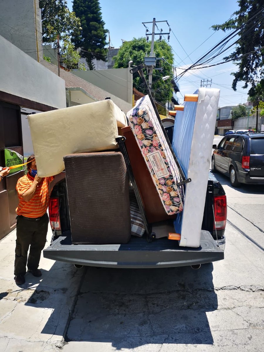 lxsinVISIBLESmx's tweet photo. ¡HOY! Como todos los días, salimos a dar una mano a lxs que más lo necesitan; pero no estamos solxs. Tu ayuda es muy importante. Si tienes algo para donar ya sea alimentos, abrigo, trebejos o ropa busca a #lxsInvisibles y colabora #ContigoContamos #TejidoAsociativo
#Naucalpan https://t.co/zXHKG5byt3