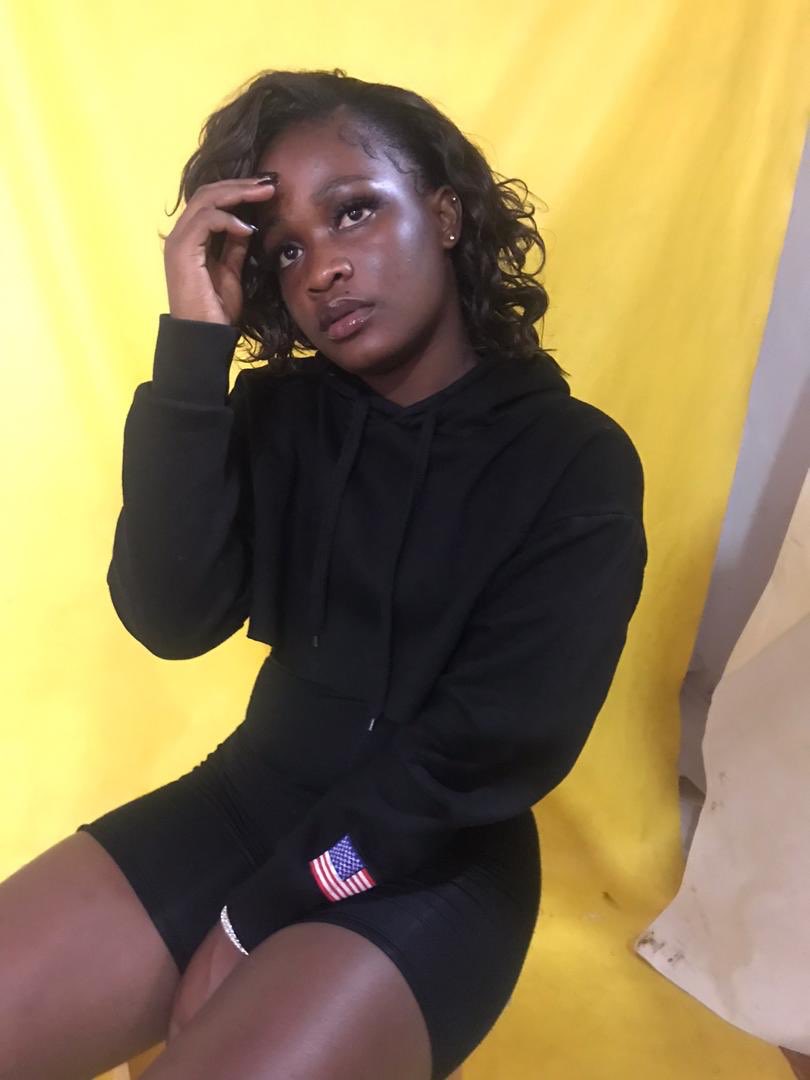 Spoonywan_'s tweet photo. Naaaa somebody should grid this girl with Rihanna and lemme check something 😕🙄. @HajiaPerry1 is Ghana Rihanna ooo❤️❤️🤩🤩. #RihannaLookAlike https://t.co/y1IeyNlr8E