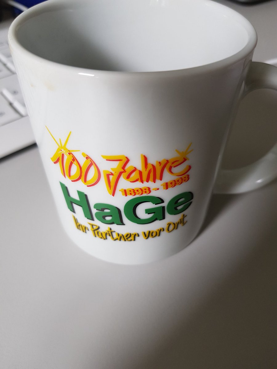 JGleser's tweet photo. Im #ZITSH gibt es Becher für #Dorfkinder 🥰 ob uns der aus der Abteilung Landwirtschaft zugelaufen ist? https://t.co/vFfGBYIXMi