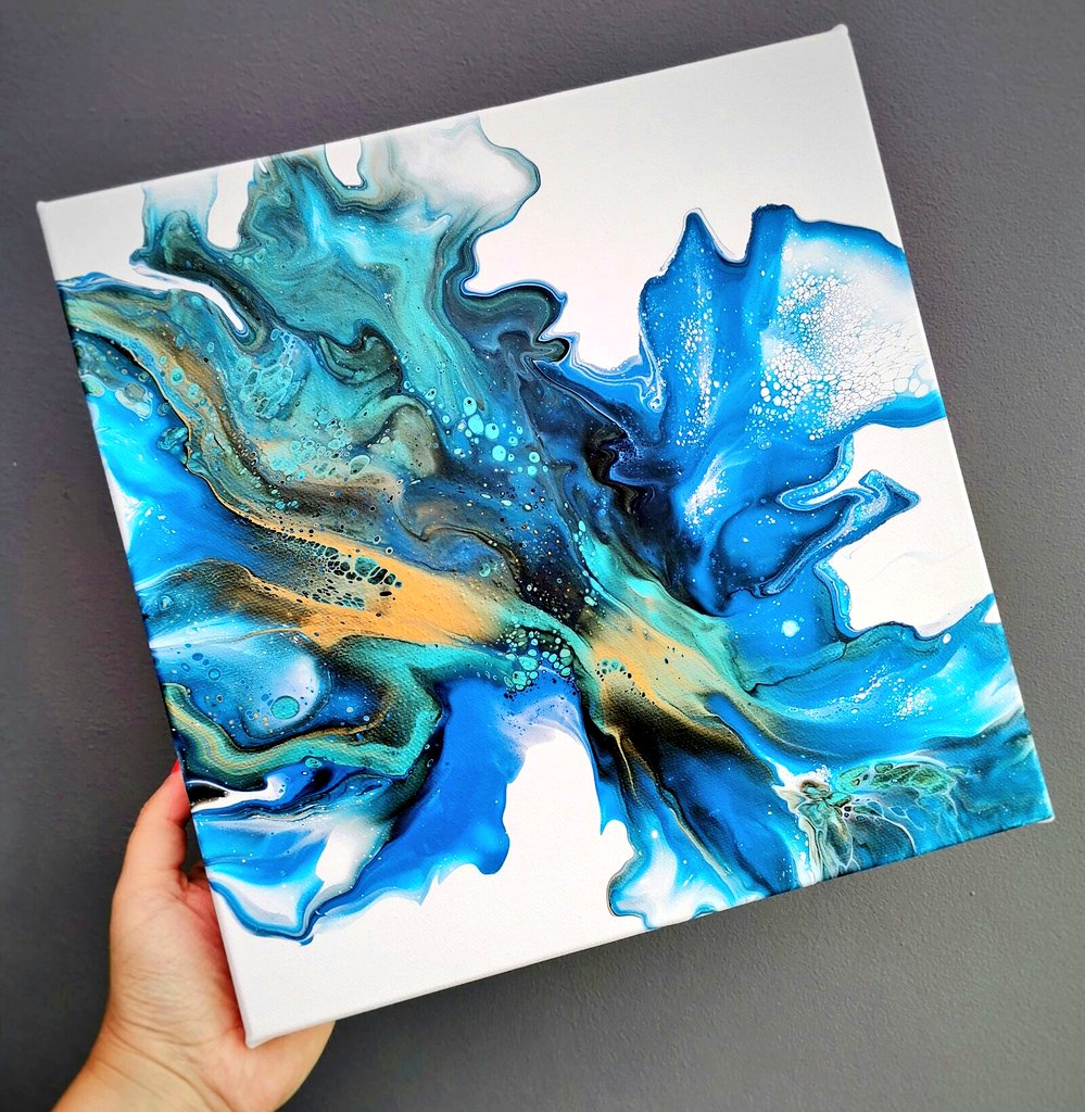 Twittartists's tweet photo. Tina Hunter @TinaHunterArt's abstract, psychedelic fluid art is mesmerisingly beautiful. An electric mix of acrylic colours, elements, skill and imagination. https://t.co/1CXSeTpt5C