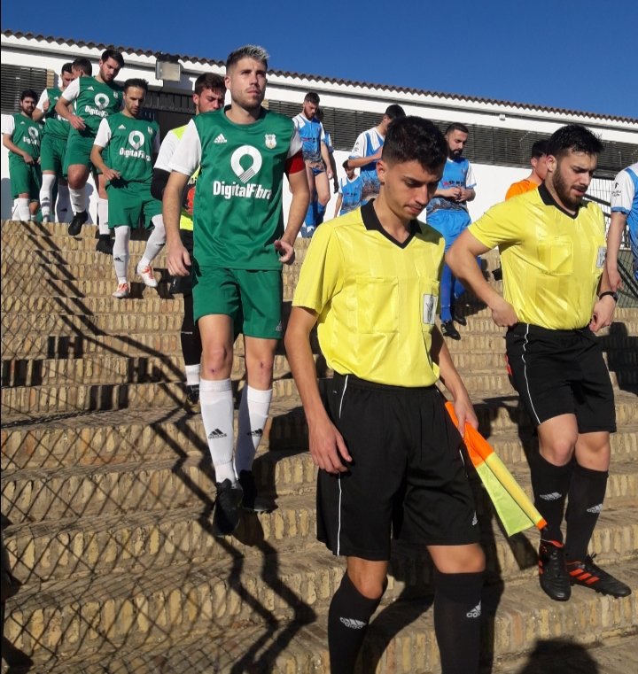 ManzanillaCF1's tweet photo. Mañana es el gran día, primera final para poder ascender a primera, y para ello debemos derrotar a un gran rival como es el San Roque de Lepe B... (1/2) https://t.co/VfgdnpWq4Y