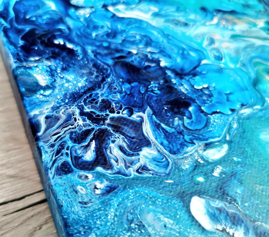 Twittartists's tweet photo. Tina Hunter @TinaHunterArt's abstract, psychedelic fluid art is mesmerisingly beautiful. An electric mix of acrylic colours, elements, skill and imagination. https://t.co/1CXSeTpt5C