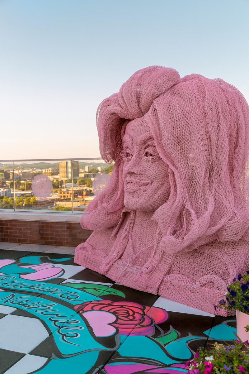 Graduate Nashville’s White Limozeen features a giant sculpture of Graduate muse, Dolly Parton. Commissioned for us, the pink chicken wire sculpture was made by Centerville artist, Ricky Pittman. Nashville local and Grand Ole Opry starlet, Ms. Parton inspired the design and vibe.