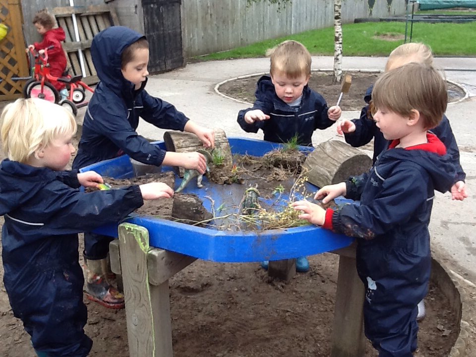 Ashbridge2to3's tweet photo. Ladybirds have had such a fantastic morning playing outside.#dinosaurs #paintfun #imagination @ashbridgeschool https://t.co/4l89QrGKrG