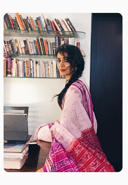 sonalikulkarni's tweet photo. Out from a classic novel.. 
☺️💗💜💗☺️

Saree by #ArtisticCurations 😍
Thank you @prache1 and @shrutisbagwe for making the frame look so lovely😊

#classiclook #saree #retrostyle #sareenotsorry #lockdownphotoshoot https://t.co/2IJUiVHqhW
