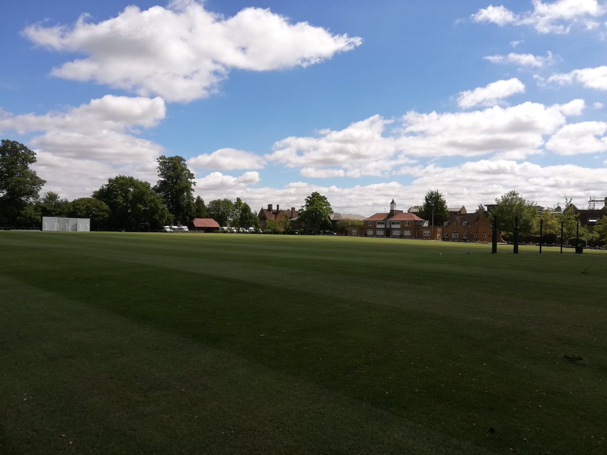 BIGbezz76's tweet photo. Mother nature must have seen my tweet on Tuesday #SunsOutAtLast 😎 #Jacobsen #Bloxham #GroundsmansLife #Outfields #Mainfield https://t.co/HhCA1Jktzs