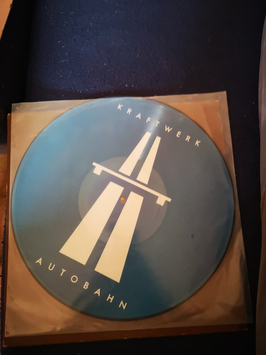 rq_sh4's tweet photo. Alte Platte im Keller gefunden👍 #Kraftwerk #Autobahn #PictureDisk https://t.co/oH4hB5DlJi