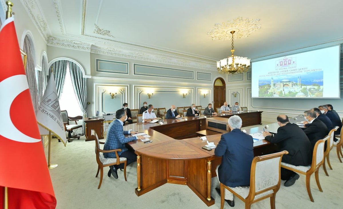 İstanbul Valisi Ali Yerlikaya, 24 Temmuz 2020'de kılınacak Cuma namazıyla, yeniden ibadete açılacak olan Ayasofya Camii ile ilgili yürütülen çalışmalara ilişkin koordinasyon toplantısı gerçekleştirdi.

#AyasofyaCamii
#24TemmuzCuma

▶️ bit.ly/394qSb7