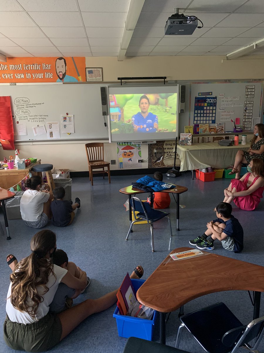 mskarfinkel's tweet photo. A little early morning butterfly yoga to start our day mindfully! ☺️🙏🏼🦋 @MsOlsenBethpage https://t.co/8iyzjqCcho
