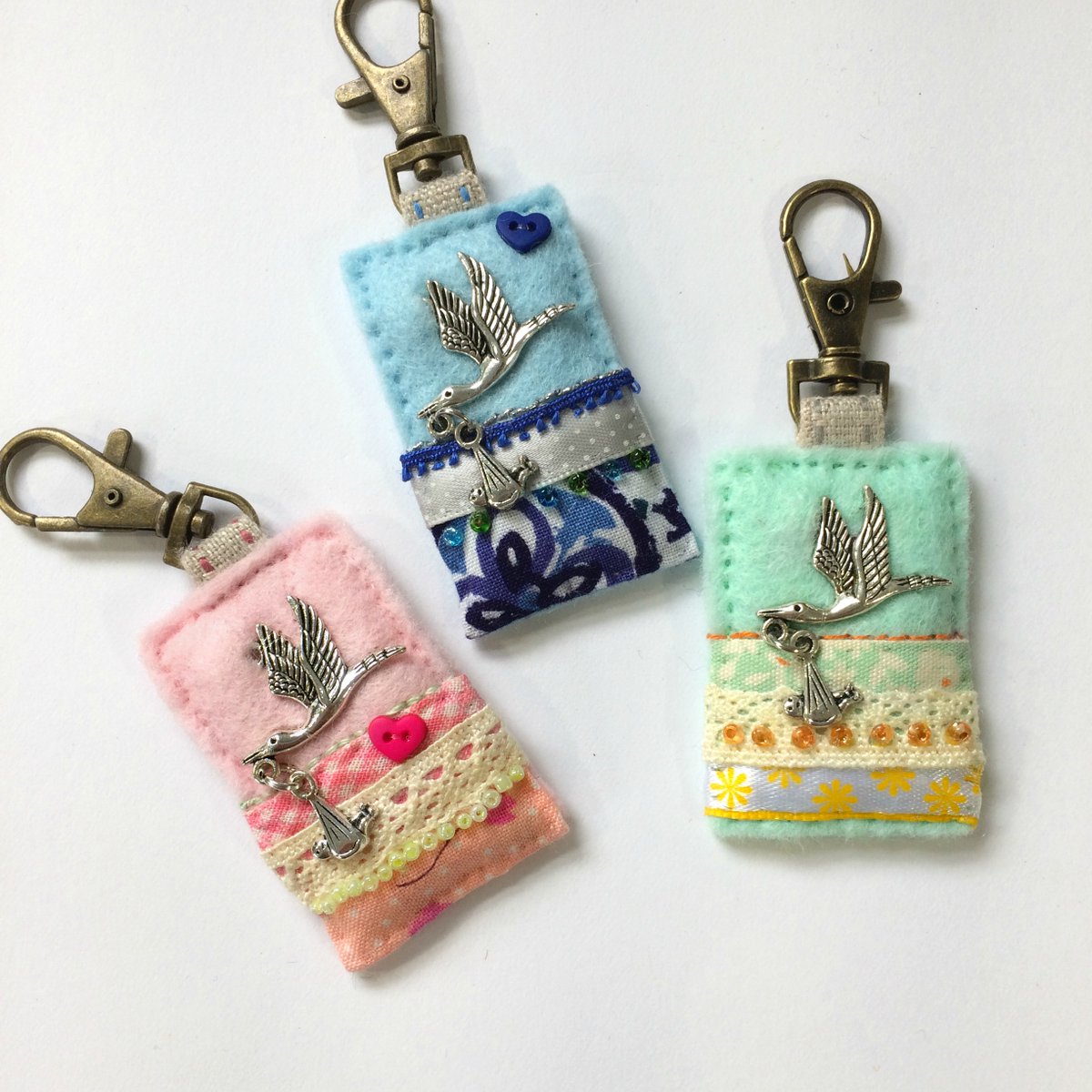 elliestreasures's tweet photo. Hand sewn stork & baby themed bag charm/key clip/ journal charm, available in blue, pink and green/yellow. Special little #giftidea for new parents, doula or #midwife - commissions very welcome.
https://t.co/PUluunsO3u
#newbaby #UniqueGifts #maturnity #elliestreasures https://t.co/Ad5pGSUDUM
