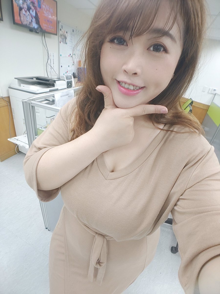 欸黑~~我達成三天瘦兩公斤成就😆
果然有刺激就有動力
#每個人都喜歡瘦子 https://t.co/838l3mbwrR