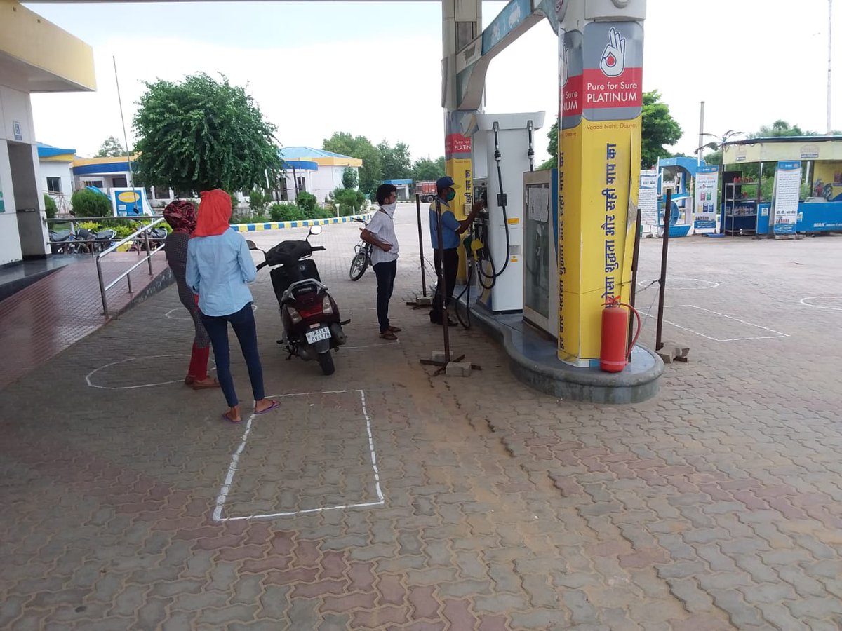 Mahesh_Verma_JP's tweet photo. BP-Sargoth: 16.07.20 - Customers Vehicle fuelling with Social distancing and with mask wearing by DSM and Customer at our COCO on NH-11. https://t.co/79sGWMHFUF