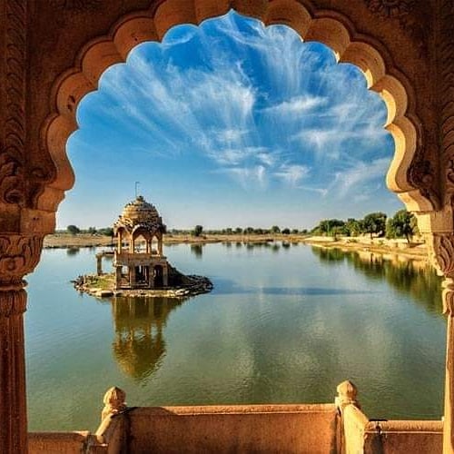 HistoryofIndia0's tweet photo. Gadisar Lake is a man-made lake that was built during 1400 AD by the first king of Jaisalmer, Raja Rawal Jaisal. It was later revamped during the then rule of Maharwal Gadsi Singh. 

#historywolrd #indianhistory #gadisarlake #indiantour #oldhistory #historichomes #indian https://t.co/N39q3Q4L7I