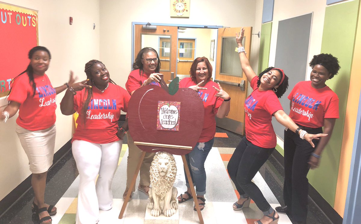 coachMLT's tweet photo. Let’s get it LEMS!! DCSS 2020 Summer Leadership Academy!! #leadershipatitsbest #DCSS2020SLI https://t.co/GBhseqcDvP