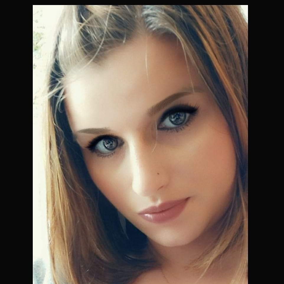 AlizeeLmrchd's tweet photo. #NouvellePhotoDeProfil https://t.co/FQ6ZHudD2q