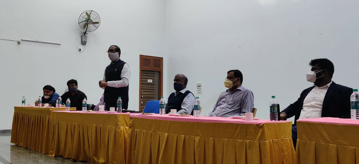 GBAChiefComm's tweet photo. This week there has been a lot of sadness at BBMP as we lost some of our staff due to #COVID19. Met Dasarahalli &amp; Yelahanka zone officers &amp; staff today to boost their morale. This is the time for all of us to stand together as #Bengaluru citizens are expecting a lot from #BBMP. https://t.co/rtgxgIq40A