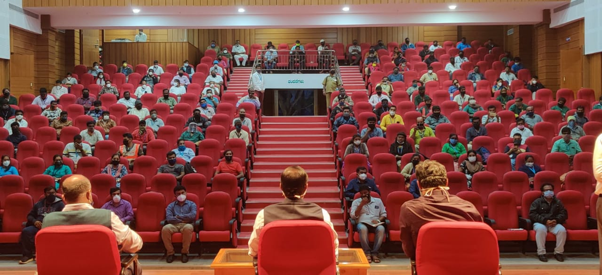 GBAChiefComm's tweet photo. This week there has been a lot of sadness at BBMP as we lost some of our staff due to #COVID19. Met Dasarahalli &amp; Yelahanka zone officers &amp; staff today to boost their morale. This is the time for all of us to stand together as #Bengaluru citizens are expecting a lot from #BBMP. https://t.co/rtgxgIq40A