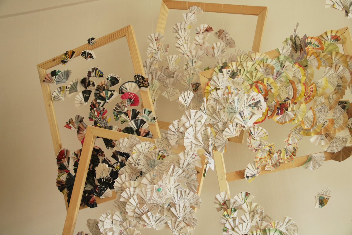 Tsinghua_AAD's tweet photo. "I take magazine paper as the material of my project. I want to bring up people's critical thinking between digital media and paper media."
Accessible Information, Zeng Fanru, Candidate for Bachelor's Degree, Department of Arts and Crafts
#GraduationDesign https://t.co/Z6pI646Nc9