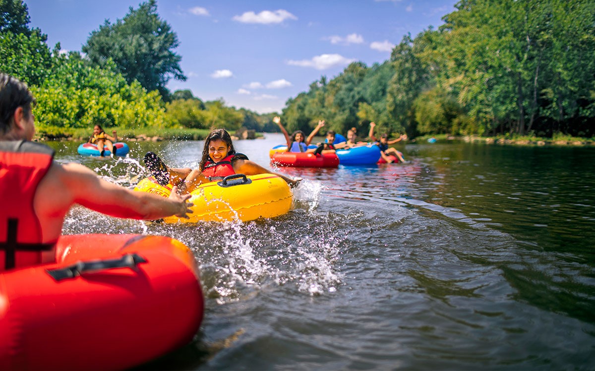visitvbr's tweet photo. Great options for tubing in Virginia's Blue Ridge!

✔️ James River: Rent from Twin River Outfitters 

✔️ Roanoke River at Explore Park: Rent from Blue Mountain Adventures 

✔️ The LOVE Float: Rent from @RoanokeMTNADV 

✔️Pigg River at Waid Park: Rent from @PlayFranklinCo https://t.co/XbZtjvMGTe