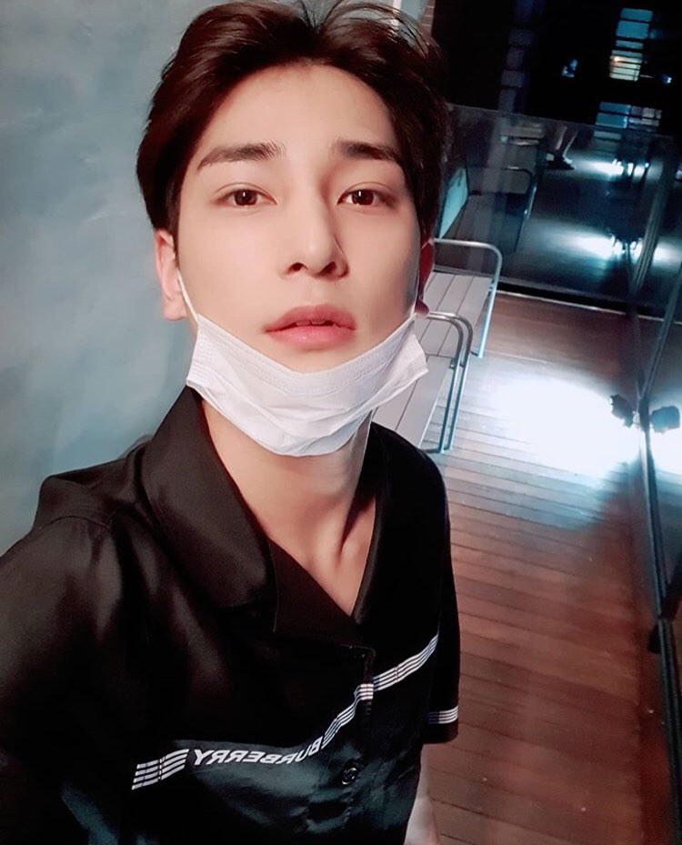 bae173arg's tweet photo. [INSTAGRAM] 200710

Actualización de Hangyul en su Instagram personal.

“Hola hola👋🏻👋🏻”

Cred: lee_gyul_gyul
Trad: H&amp;D Argentina

#HnD #MBKBOYS
#이한결 #LEEHANGYUL
#남도현 #NAMDOHYON
#SOULMATE #SOUL #GOODNIGHT https://t.co/95lNq7t6TT