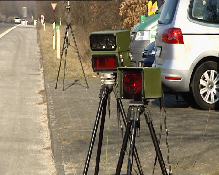 Rtl West Ein Autofahrer Ist Im Ostwestfalischen Lubbecke Innerhalb Von Sechs Minuten Zwei Mal Geblitzt Worden Beim Ersten Mal Fuhr Er 72 Stundenkilometer Erlaubt War Tempo 50 Da Der Mann