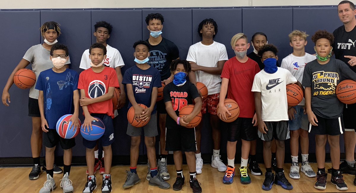 B3TheLogo's tweet photo. ELITE B-BALL TRAINING. Got my hands all over the future!!! #WeGetItIn #BradBoydBasketball #EliteBballTraining #WhosUpNext https://t.co/vdmcPs3UOZ