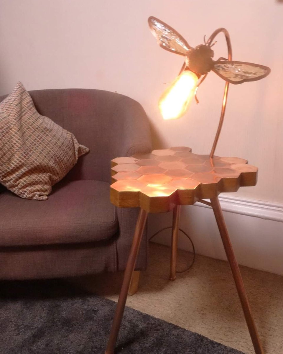 ArtedlyLight's tweet photo. Who's mad about #bees? This is a #Christmas present for a bee lover! What's on your Christmas list?
#savethebees #beelover #copper #furnituredesign #lightart #copperlight #homedecor #interiordesign #handcrafted #copperartworks #copperdecor https://t.co/rWEuWCkmXw