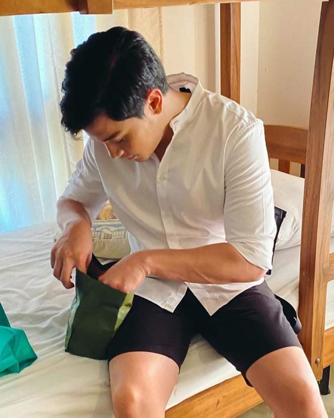 SER! Ampogi mo naman po😍ANG FREEESSHH!😎<a href="/aldenrichards02/">Alden Richards</a> sana all fresshh😍😄 Payat mo po siirrr😍😍Loveee youuuu po!!😘

#AldenRichards
#RoadTo10WithALDEN