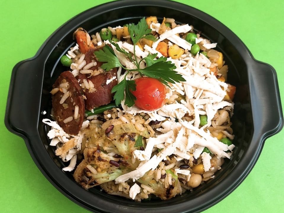 vegans2go's tweet photo. Por um mundo onde só se mata a fome! ✊ E hoje é com VIRADO MINEIRO (100% vegetal). Peça pelo iFood ou pelo 3582-8516 https://t.co/5m0EJ7lqkW