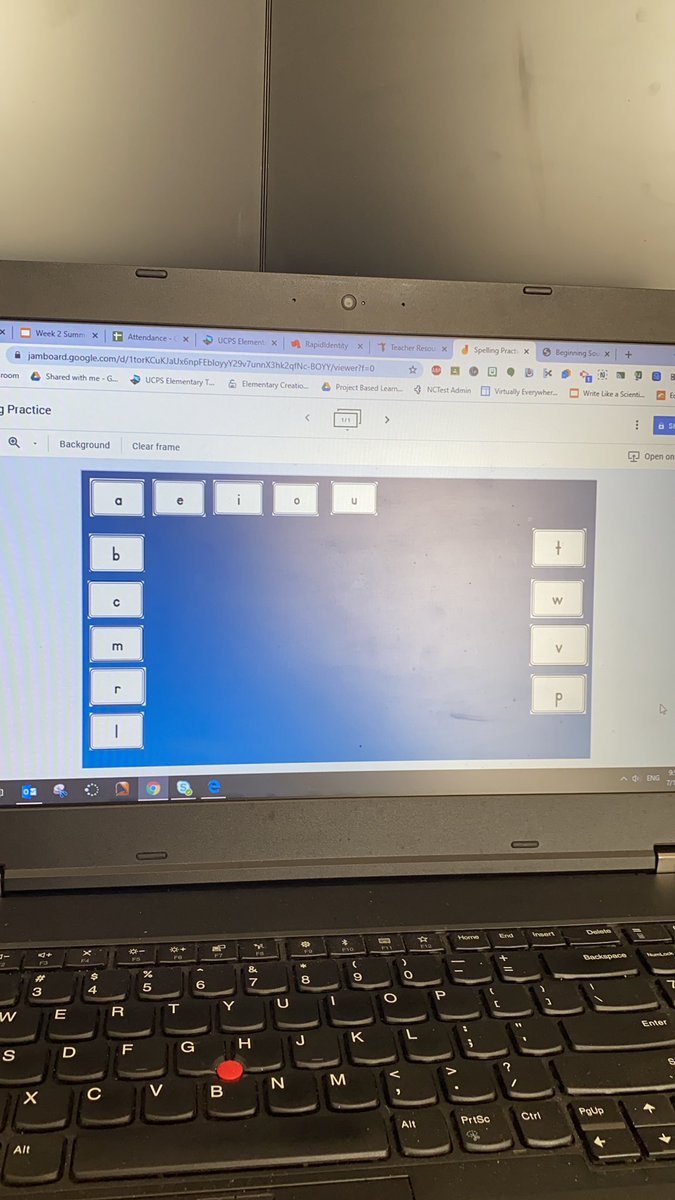 MrsGuerrero4th's tweet photo. Using @googlejamboard to prep a spelling lesson for @UCPSNC Summer Camp!! We are working on -ow words!! @AGHoulihan @kellylmarks54 @KellyNoBl @KevinBeals2 @RimmerEdTech #googlemaster https://t.co/34uXm2hCUN