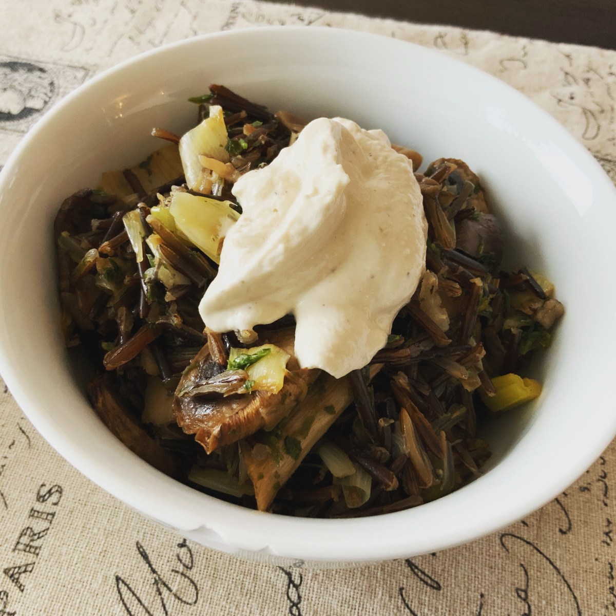 vegpapa's tweet photo. Wild rice is the king in this tasty recipe from Quebec. Topped with a vinegar and tahini cream, it's a real delicacy!
https://t.co/zfaTAU94uJ
#veganbowls #quebecfood #canadianrecipes #vegpapa https://t.co/X1dTNs6js7