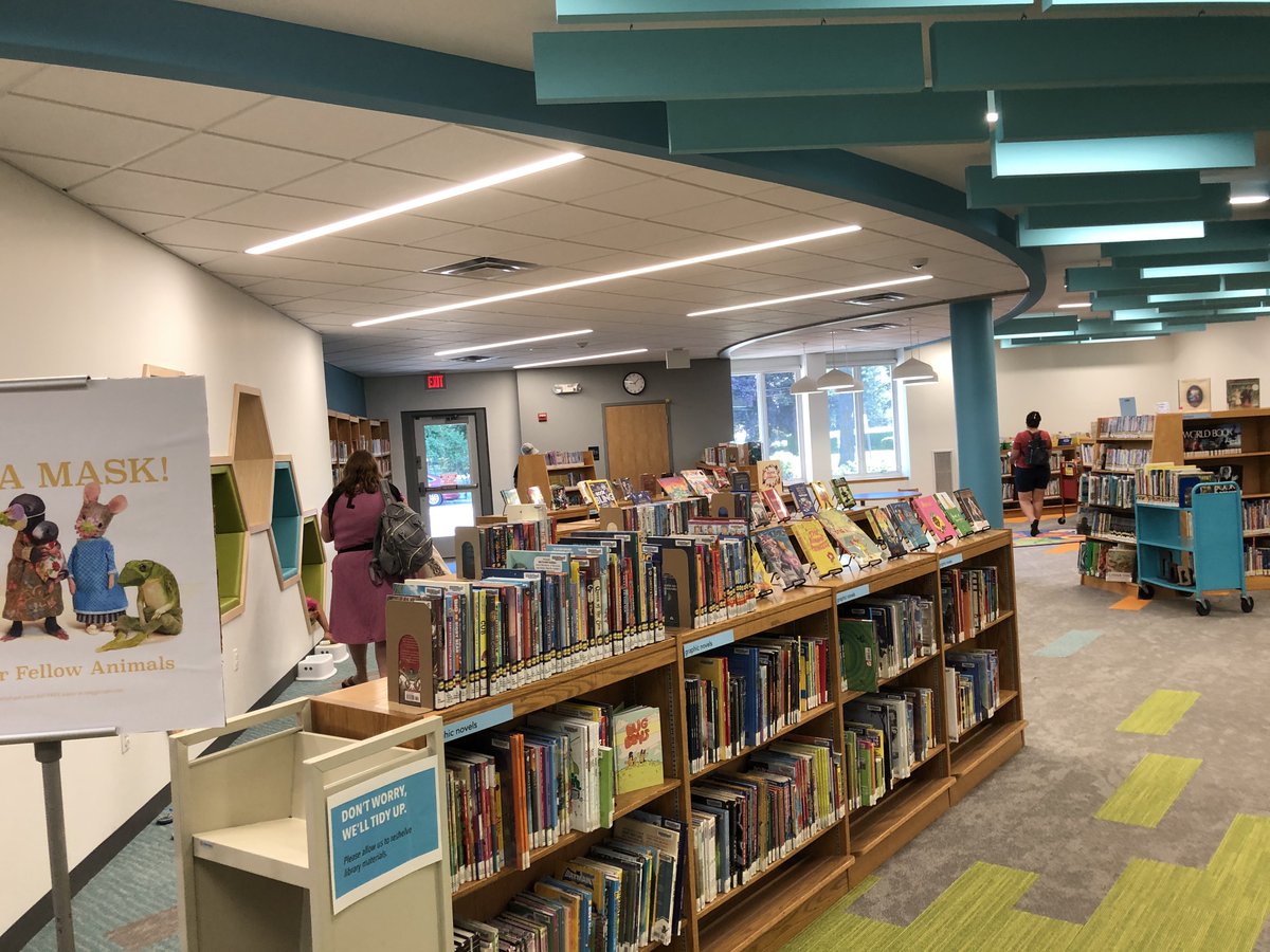 LiverpoolPubLib's tweet photo. #LPLExpressVisits continues Monday through Saturday!
Register online for 1-hour slots for computer use, main room or children’s room.
Library will close for 30 mins between slots for cleaning.
Popular #GrabItAndGo continues, too! #LibraryReopens
https://t.co/fKaN7aXXpw https://t.co/CRJHLOM6RL