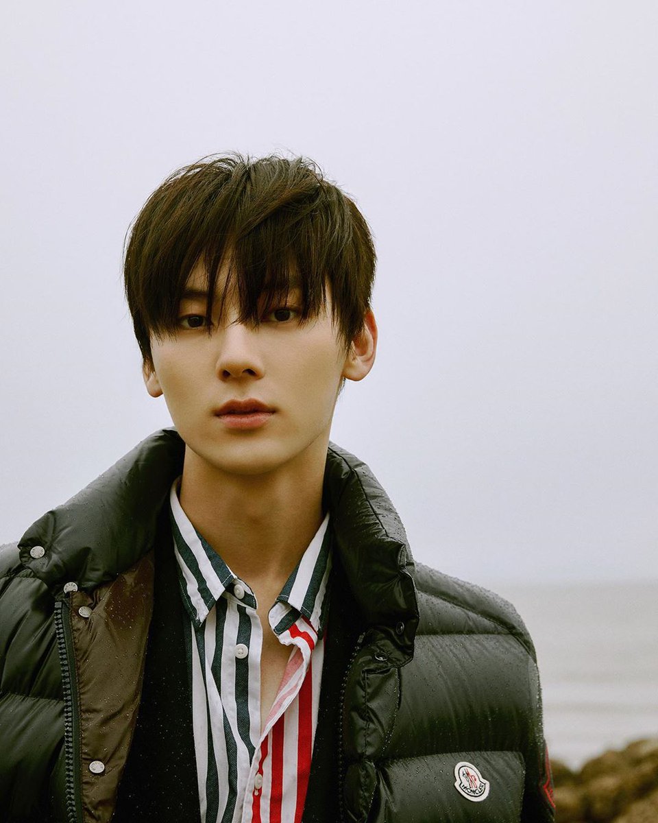 NUE5T_instagram's tweet photo. [ 200716 optimushwang ] ☔️🌊 #MonclerVoices 

https://t.co/iT8D5KvqEC

#민현 #황민현 #뉴이스트 #NUEST https://t.co/4xf1tB1mqy