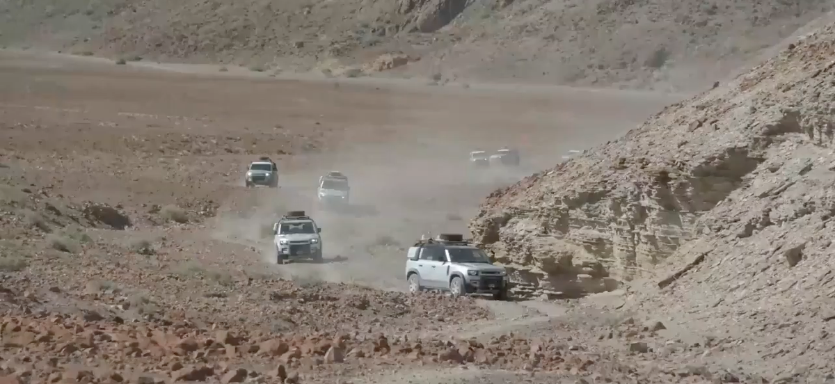 TechnoBokMedia's tweet photo. There is little that get's in the way of a Defender. Busy discovering the new @LandRoverZA Land Rover Defender via its digital reveal @BearGrylls @xolantshinga #DefenderZA #DefenderReveal https://t.co/KeXi0s6tvR