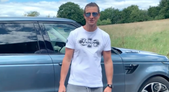 TechnoBokMedia's tweet photo. There is little that get's in the way of a Defender. Busy discovering the new @LandRoverZA Land Rover Defender via its digital reveal @BearGrylls @xolantshinga #DefenderZA #DefenderReveal https://t.co/KeXi0s6tvR