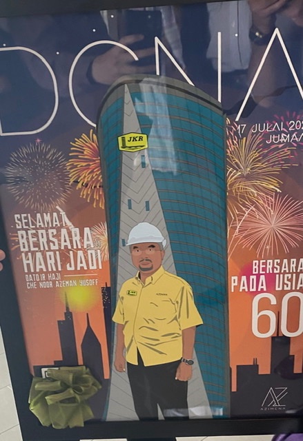 Happy Retirement Dato’. The last meeting chaired by YBhg Dato’ Ir Che Noor Azeman PKJJ. ECER’s former big boss. Wishing you the best after this retirement.Thank you for all your effort in KBKK n CSR Project.
<a href="/CawJalanJKR/">Cawangan Jalan JKR Malaysia</a> 
@PengarahPKJJ