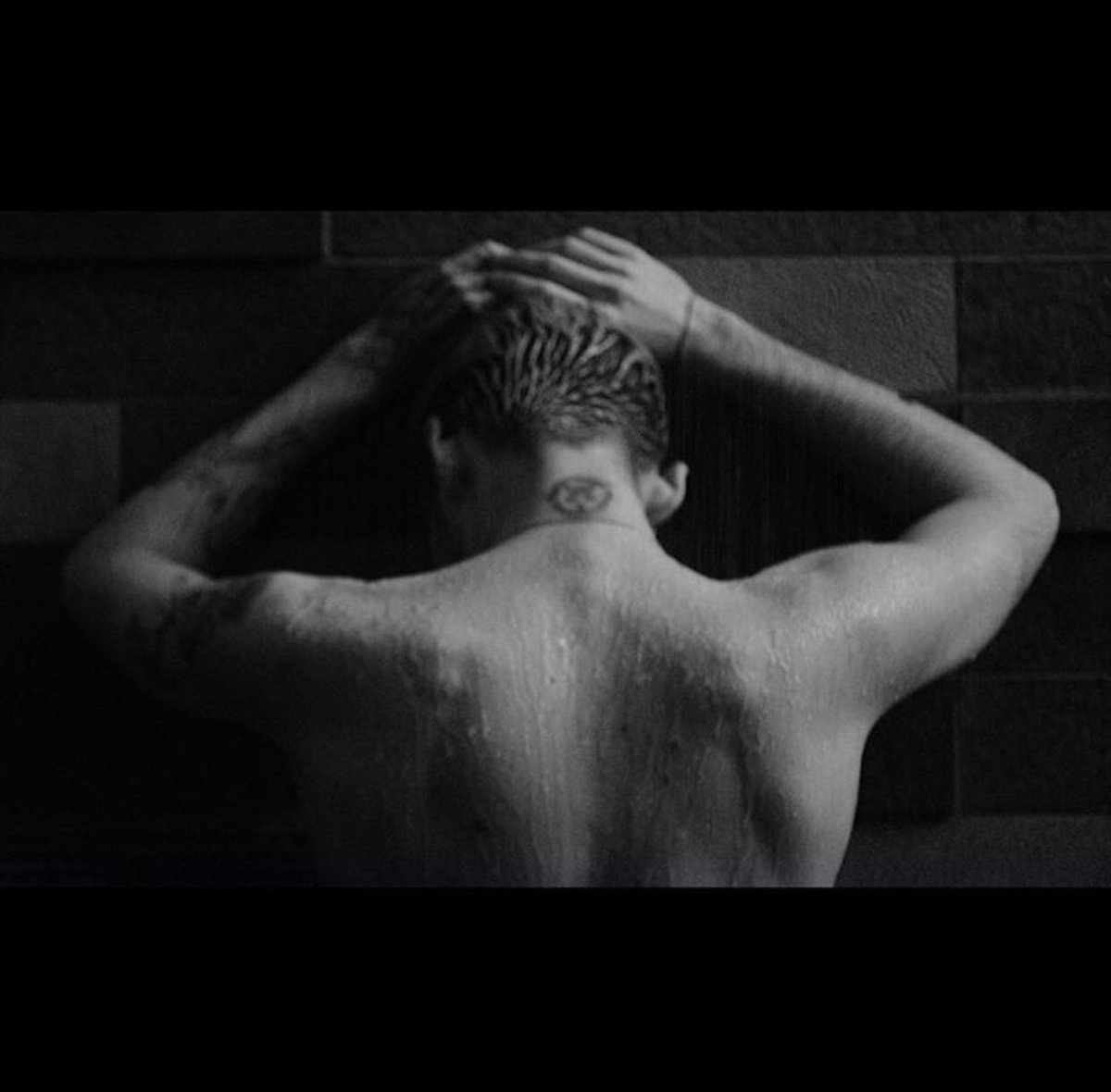 rockermaus81's tweet photo. Bill Post auf Instagram:
Es ist raus! Es ist euers!
Bill Post on Instagram:
It‘s out! It‘s yours!
#billkaulitz #billy #billyisnotok #outnow #ep #imnotok #tokiohotel https://t.co/mMCRarazIp