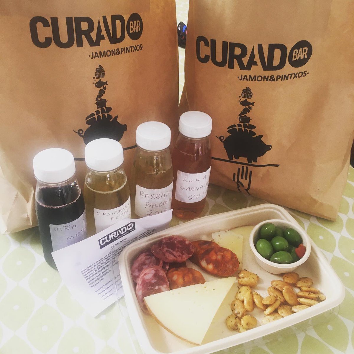 FfrindTreganna's tweet photo. Beth sydd newydd cyrraedd! 🇪🇸 🧀 🍷
Gwin a Byrbwyd #Sbaeneg ar gyfer noson blasu gwin rhithiol heno. Diolch @CuradoBar am cefnogi ni ystod #GwylHafTreganna elenu. Fydd manylion Zoom yn cyrraedd erbyn 5pm heno! #rhithiol #blasugwin #Sbaen #sbaeneg https://t.co/i1dbD77OD9