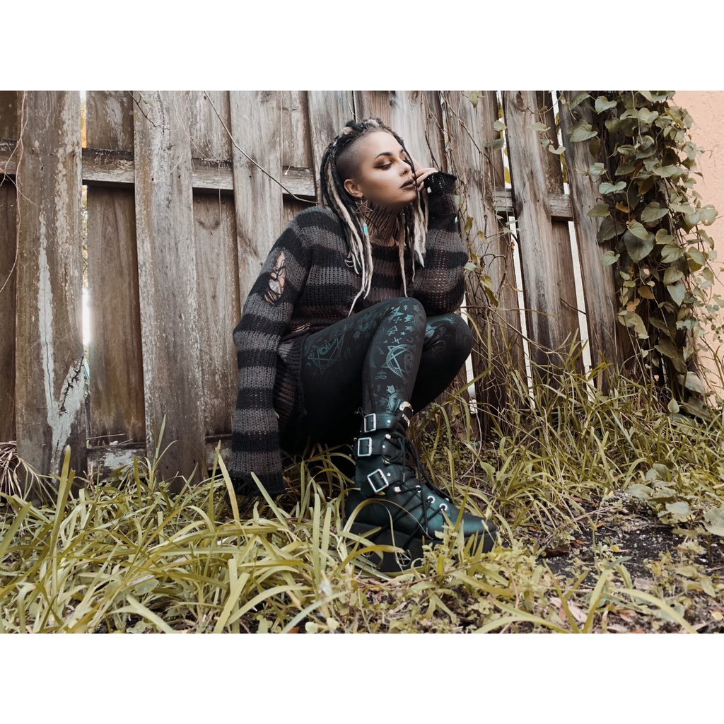 DesdeMona Catherine tweet media