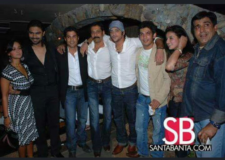 namrata_3198's tweet photo. Want this unions again. ....
#WeWantLeftRightLeftZoomReunion #LeftRightLeft
@iwmbuzz @tellychakkar @indiaforums @PinkvillaTelly @SBSABPNews https://t.co/XiQg1cOWSJ