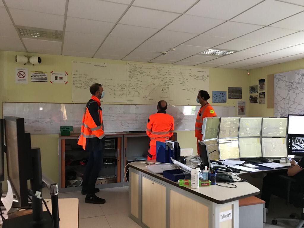 s_chapiron's tweet photo. Tournée Infrapole #HautePicardie Rencontre avec les agents voie, SE, circulation du secteur de Longueau et l’encadrement. #Sécurité mesures sanitaires #COVID__19 Projet d’entreprise #TousSncf au cœur des échanges. Respect #Gestesbarrieres 
⁦@SNCFReseau⁩ ⁦@GroupeSNCF⁩ https://t.co/OPrjDXTll5