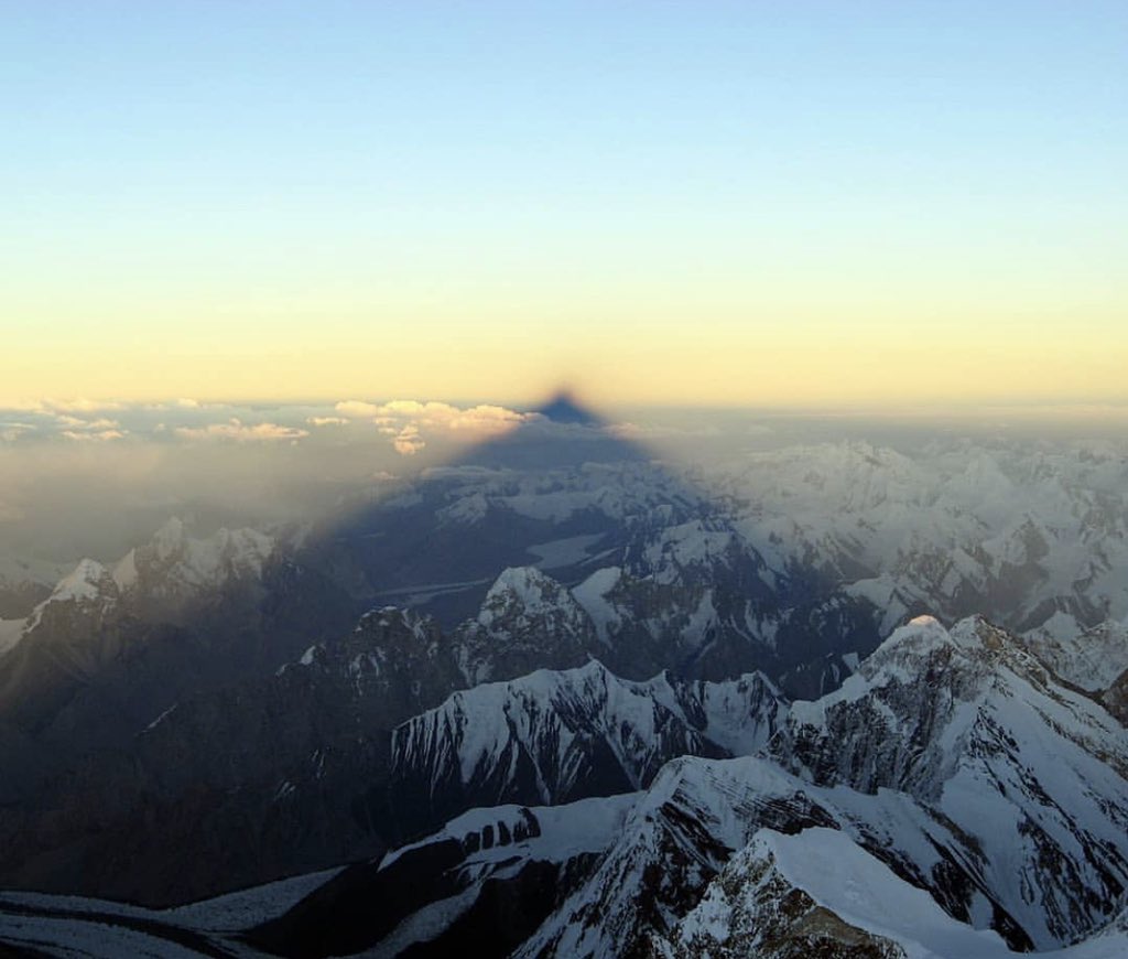 TravelBPakistan's tweet photo. The view from the summit of K2 during sunset. The gigantic mountain blocks the rays of the sun casting a huge shadow to the other side.
Photo by Don Bowie
#K2 #Karakoram #8611m #Pakistan #EightThousander https://t.co/iWk9Li3E1S