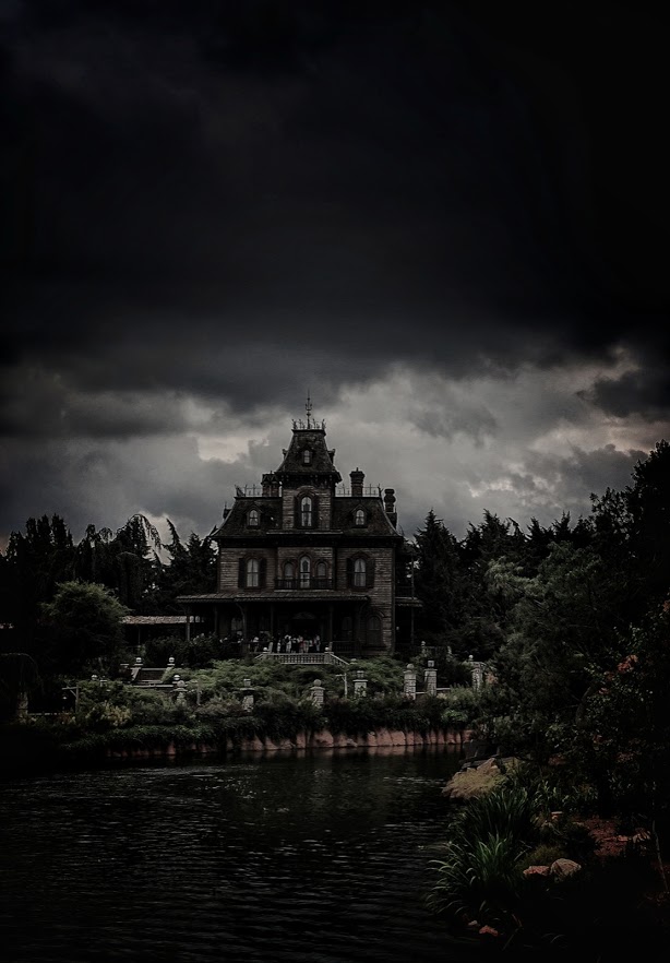 EmilyLTrinkets's tweet photo. Trying out some creepy editing... in real life the Haunted Mansion looked so pretty!😂
#Disneyland #DisneyWorld #haunted #HorrorCommunity #hauntedmansion #etsyshop https://t.co/xKwvjMwvek