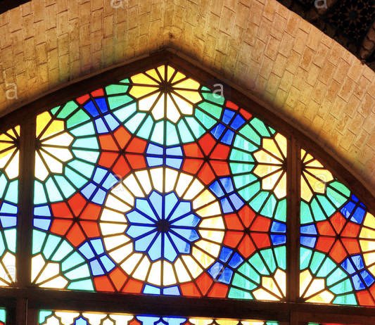 Lost the flow a bit today and threw away a lot of pieces I was unhappy with. Here is my uncoloured Persian Orosi for Day 16 of  #GeometricJuly as it got ruined.  @c0mplexnumber