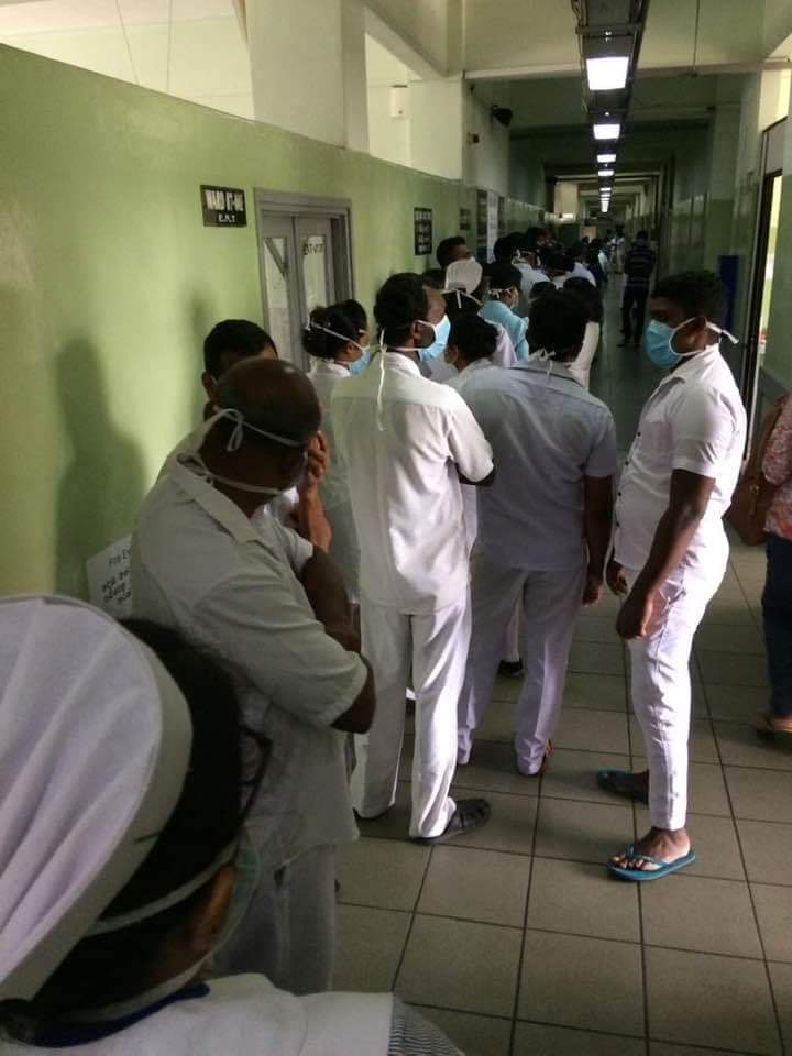 Welikumbura's tweet photo. This is healthcare workers casting their vote today at National Hospital #Colombo. If this is the procedure carried out when conducting this election; we all have a lot to worry about.

#lka #SriLanka #GenElecSL #Election2020 #COVID19SL #COVID19LK #COVID19 https://t.co/rrzaIqd4v5