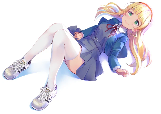ラブライブ!の新シリーズがスーパースター!!に決まったということで、すみれちゃんにadidasスーパースターを履いてもらいましたlllコラボ期待してます? #LoveLiveSuperstar #LoveLive 