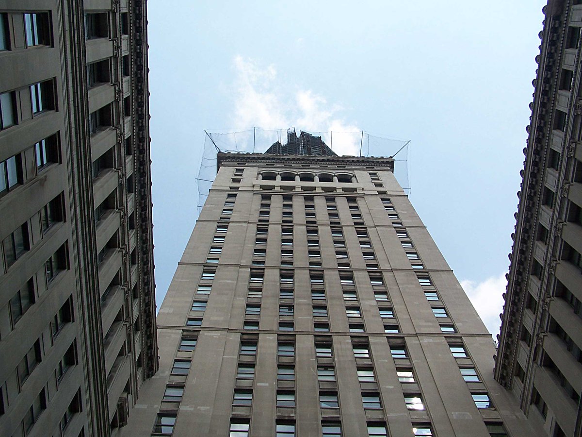 PucudaNetting's tweet photo. Retractable safety netting on a tower which was undergoing renovation to it's facade.

 #constructiondebrisnetting #safetynettingconstruction #perimeternettingsystems #fallprotection #safetynet #constructionsite #construction #SafetyNetting #DebrisNetting #constructionsafety https://t.co/nINm3UEOlS