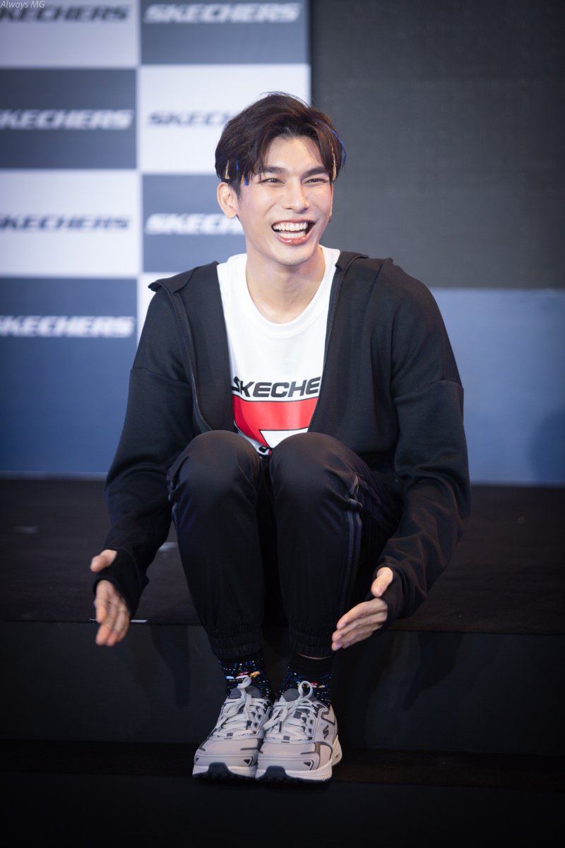 AsAlways_21's tweet photo. เหนื่อยมั้ย นั่งในใจเค้า 

 💖

 #MEWxSKECHERS https://t.co/uacGXKDbm5
