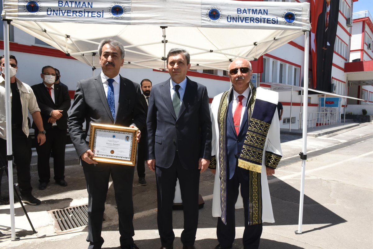 batmanvaliligi's tweet photo. 15 Temmuz Şehidimizin Diploması Ailesine Gönderildi
https://t.co/GV41OcGxcX https://t.co/iUscaLkgqo